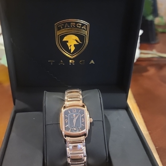 NWT LADIES LUXURY ROSE GOLD TARGA WATCH main image 4